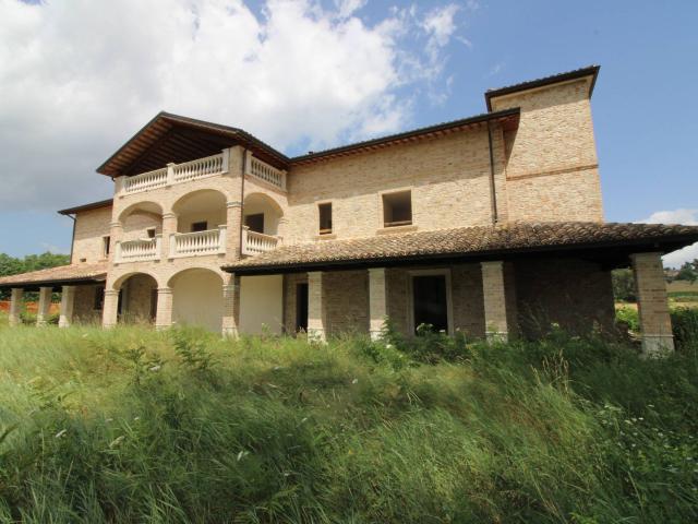 Rustico in vendita a Unione dei Comuni della Val Vibrata, Marche