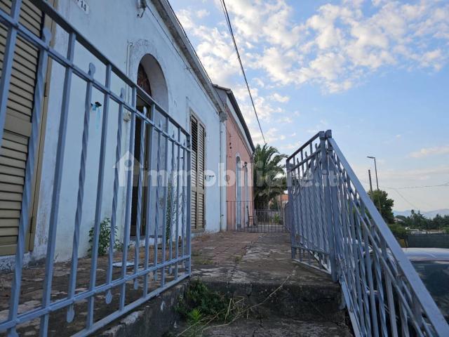 Villa Indipendente in affitto a Piedimonte Etneo, Sicilia