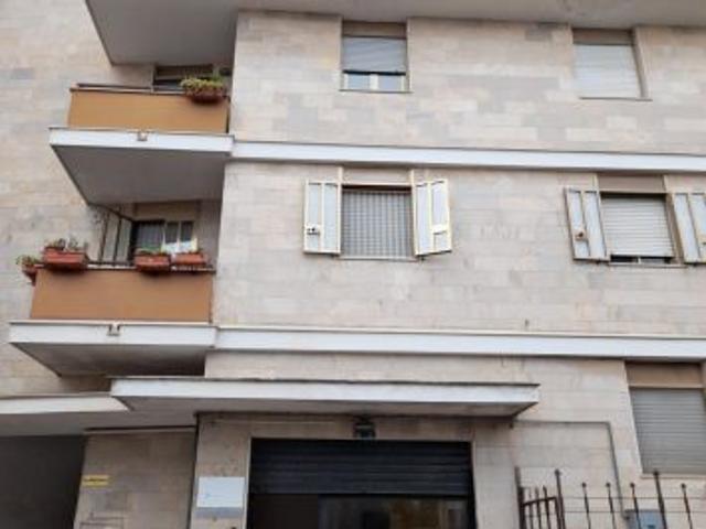 Locale Commerciale in affitto a Puglia, Bari