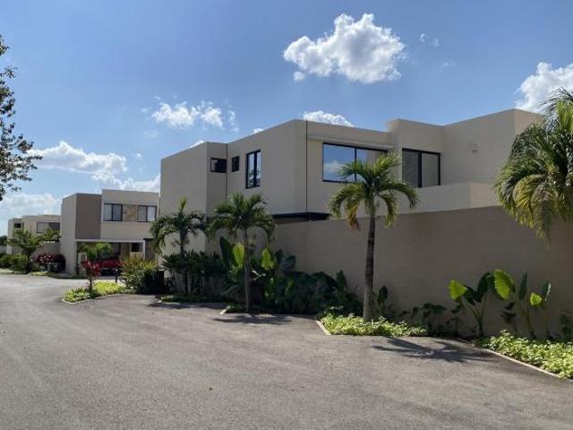 Casa En Condominio en venta en Yaxkukul, Yucatán