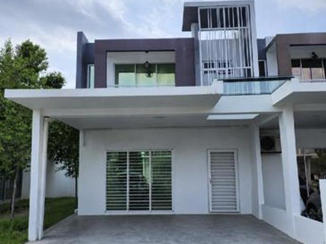 Terraced House for sale in Tanjong Sepat, Selangor