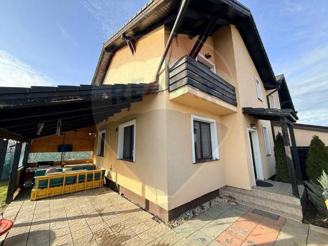 Casă vânzări în Sanpetru, Brașov