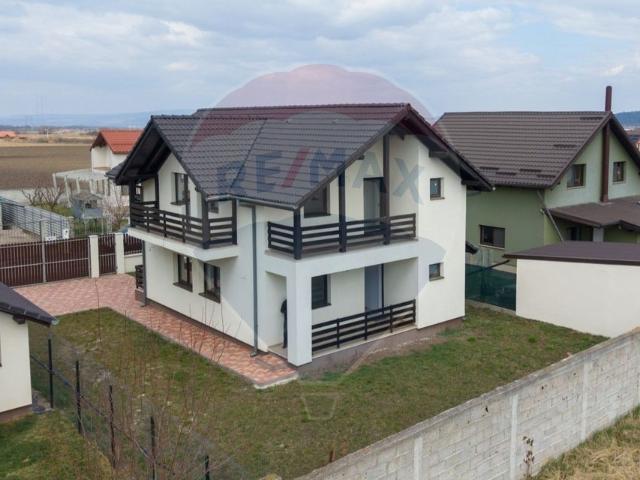 Casă vânzări în Sanpetru, Brașov