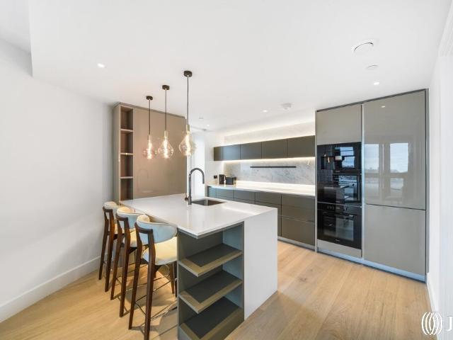 Apartment for rent in North Kensington, Greater London