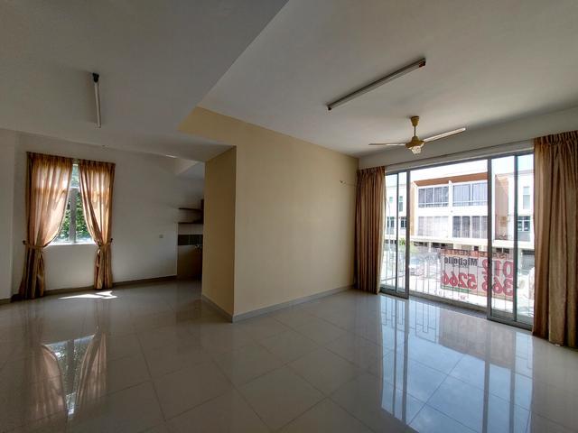 Townhouse for rent in Petaling, Subang Jaya