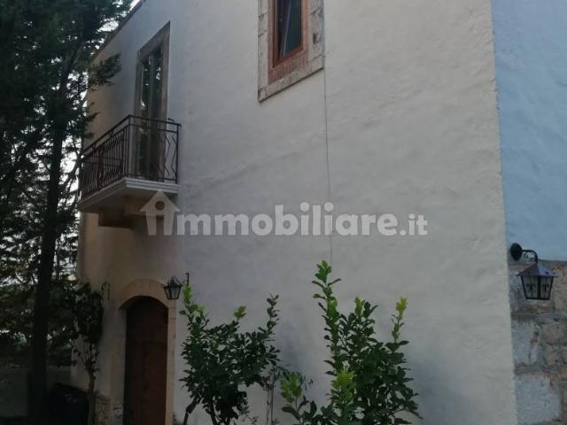 Villa Indipendente in affitto a Ofena, Abruzzo