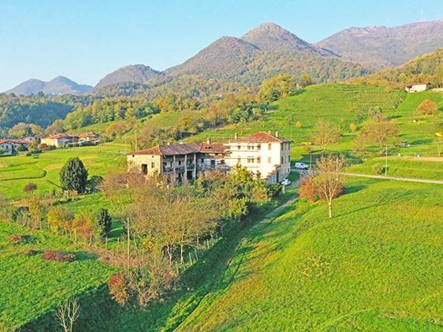 Rustico in vendita a Battocchia, Caprino Bergamasco