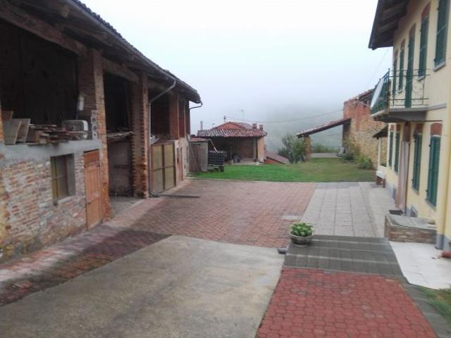 Rustico in vendita a Passerano Marmorito, Asti