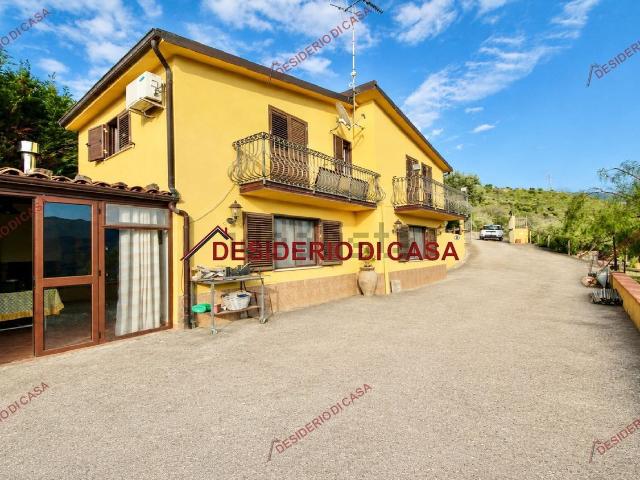 Casa in affitto a Pettineo, Sicilia