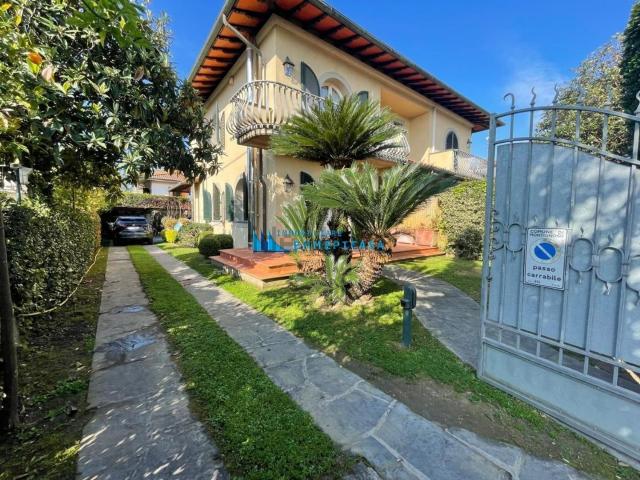 Casa in affitto a Montignoso, Toscana
