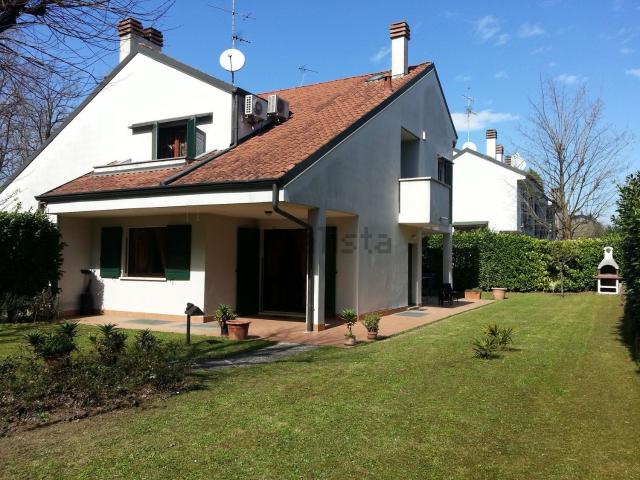 Casa in affitto a Carnate, Lombardia