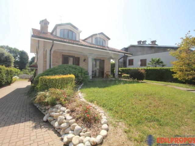Casa in affitto a Misinto, Lombardia