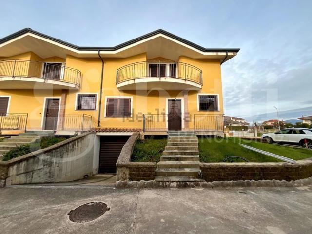 Casa in affitto a Baia E Latina, Campania