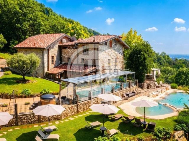 Casa in vendita a Alzano Lombardo, Lombardia