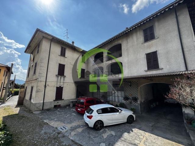 Casa in vendita a Gandino, Lombardia