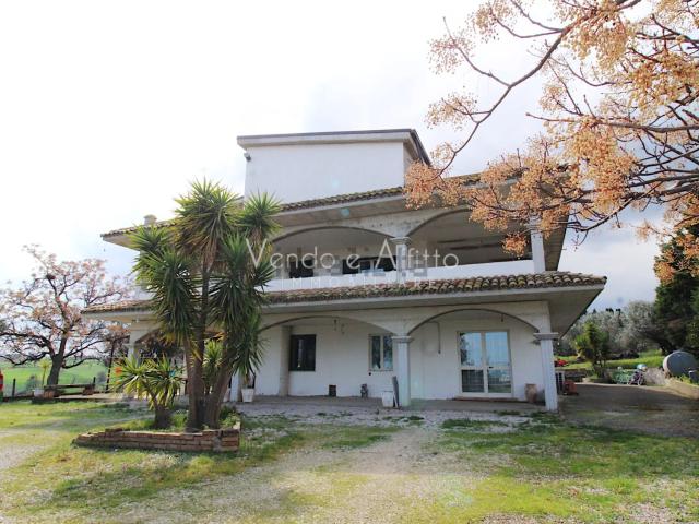 Casa in vendita a Montenero di Bisaccia, Molise