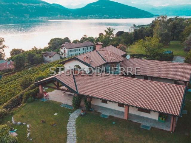Casa in vendita a Angera, Varese