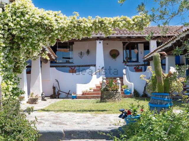 Casa in vendita a Loculi, Sardigna/Sardegna