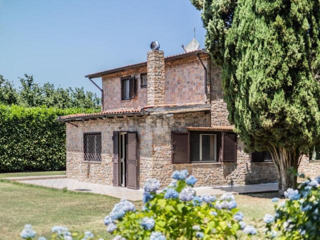 Casa in vendita a Caprarola, Lazio