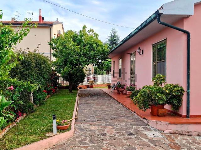 Casa in vendita a Collesalvetti, Toscana