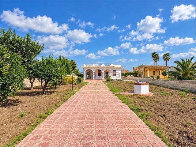 Casa in vendita a Fontane Bianche, Siracusa