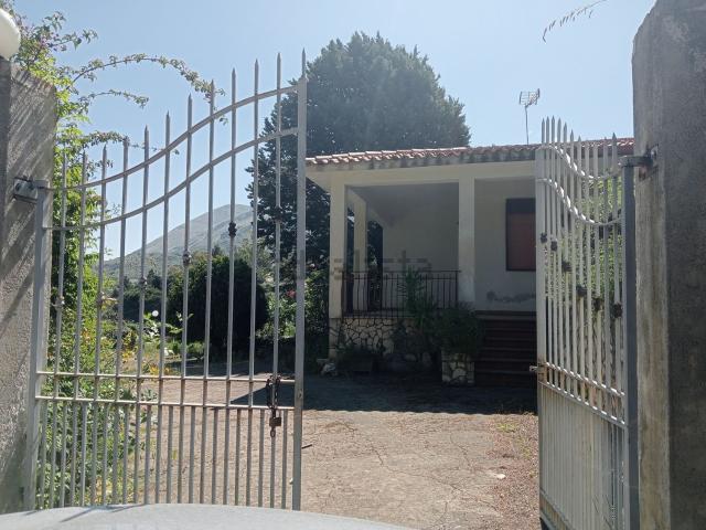 Casa in vendita a Carini, Sicilia