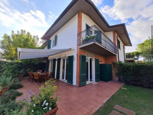 Casa in vendita a Vittoria Apuana, Forte dei Marmi