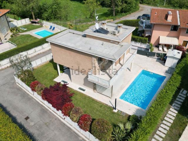 Casa in vendita a Padenghe Sul Garda, Lombardia