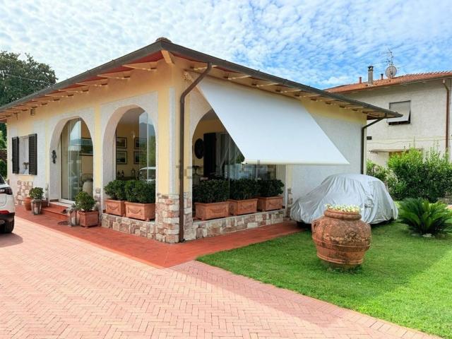 Casa in vendita a Marina di Massa, Marina Di Massa