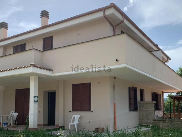 Casa in vendita a Bassano Romano, Lazio