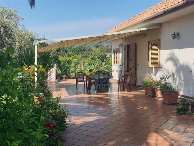 Casa in vendita a Piedimonte Etneo, Catania