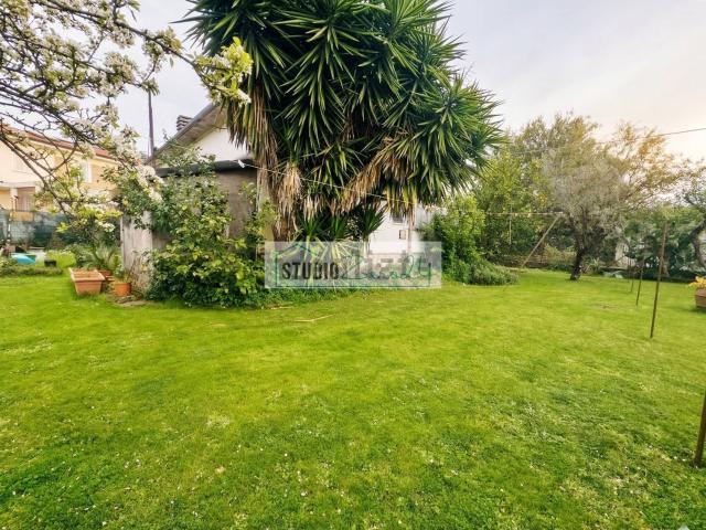 Casa in vendita a Debbia, Montignoso