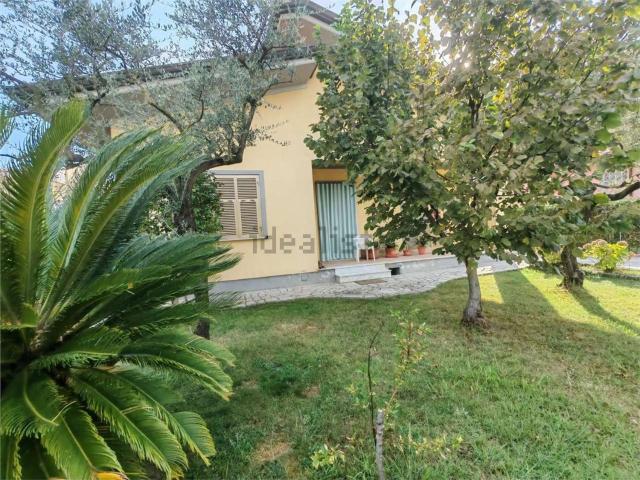 Casa in vendita a Marina di Massa, Marina Di Massa