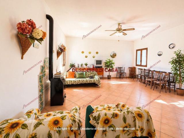 Casa in vendita a Pettineo, Messina