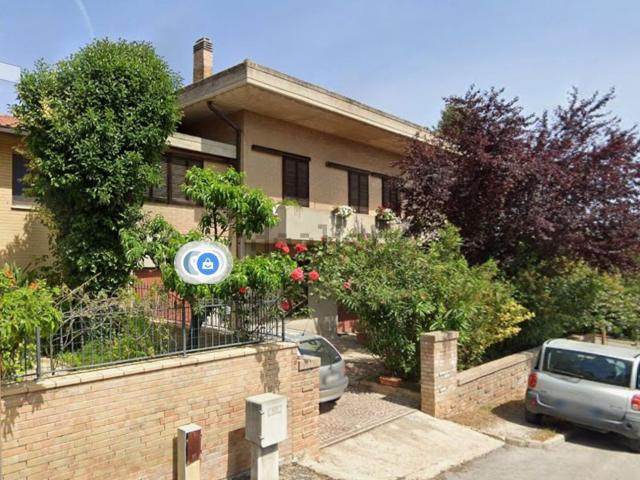 Casa in vendita a Marche, Macerata