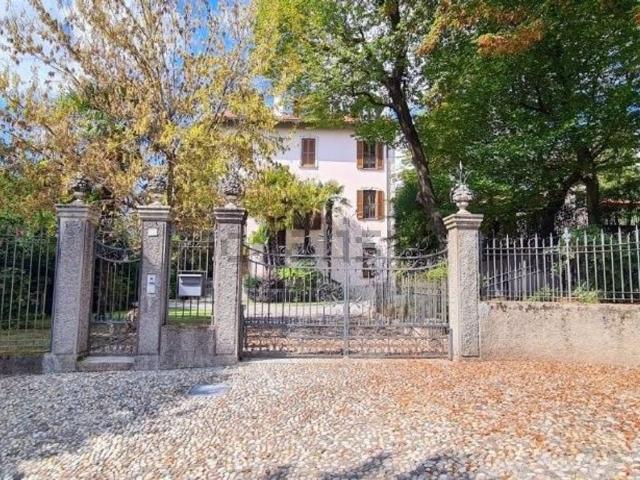 Casa in vendita a Vergiate, Lombardia