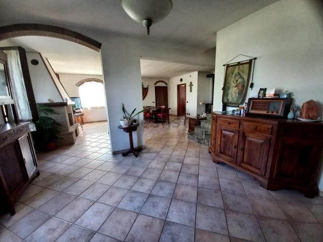 Casa in vendita a Terra di Mezzo, Re