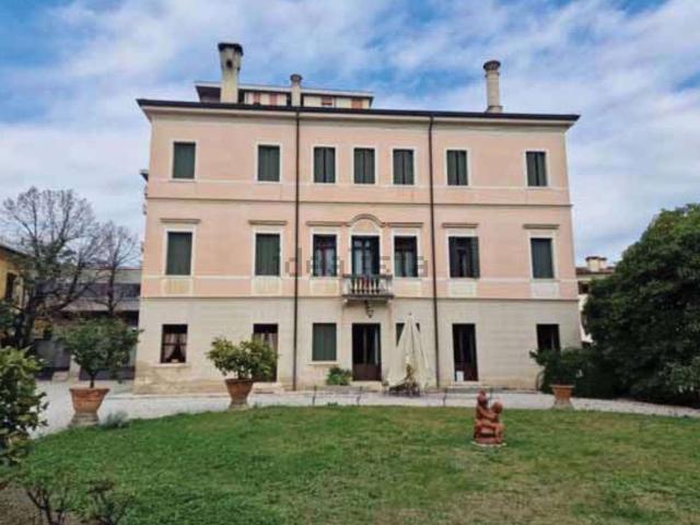 Casa in vendita a Centro, Montebelluna