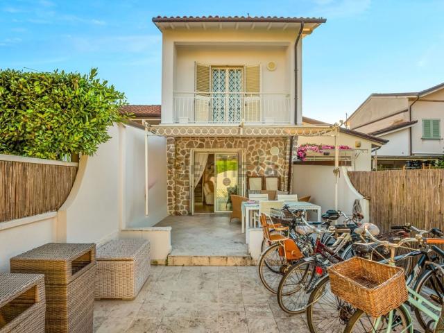 Casa in vendita a Roma Imperiale, Forte Dei Marmi
