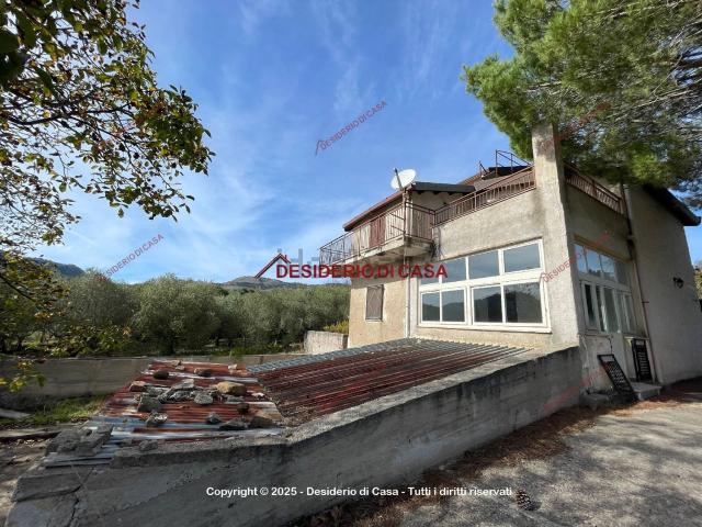 Casa in vendita a Piana Degli Albanesi, Sicilia