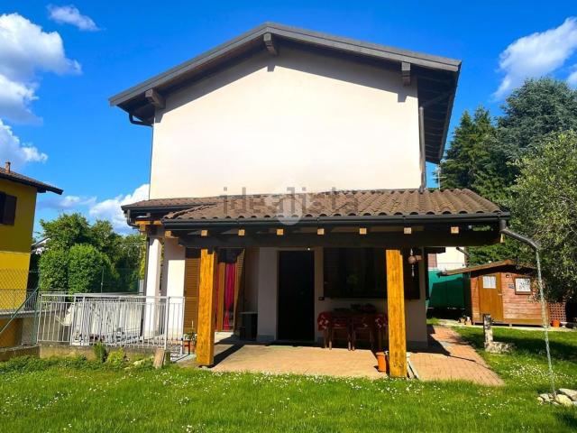 Casa in vendita a Valdarno, Albizzate