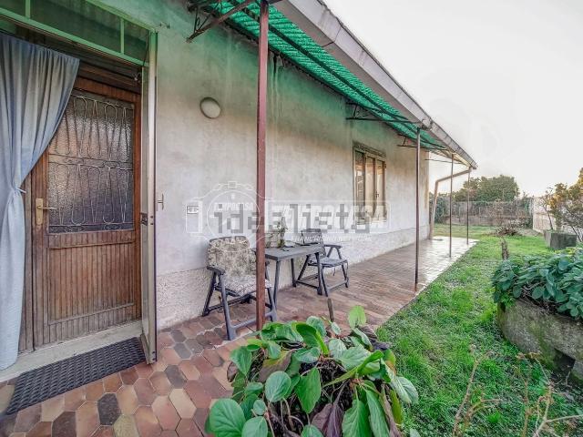 Casa in vendita a Cairate, Lombardia
