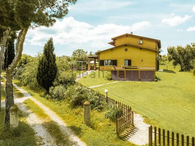 Casa in vendita a Magliano In Toscana, Toscana
