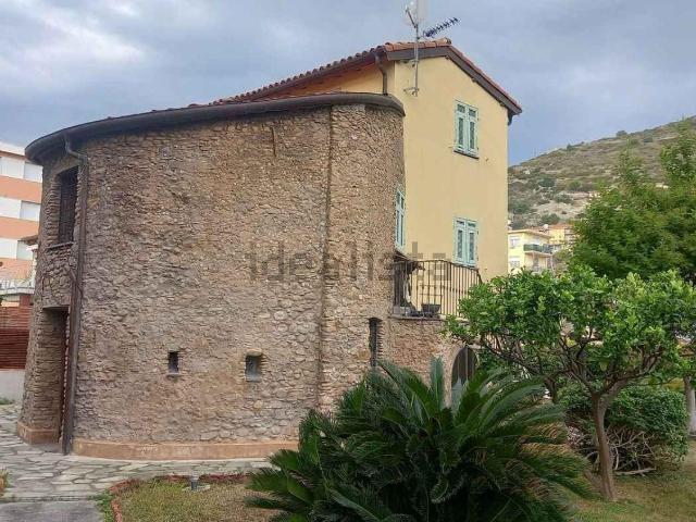 Casa in vendita a Ventimiglia, Liguria
