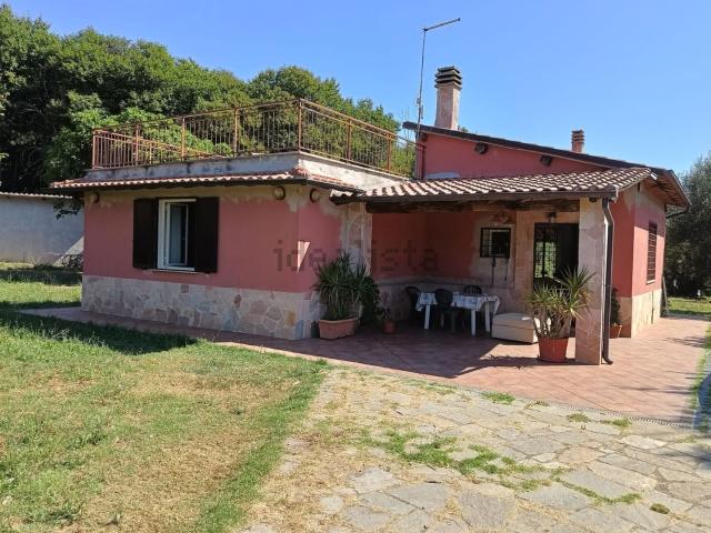 Casa in vendita a Ronciglione, Lazio
