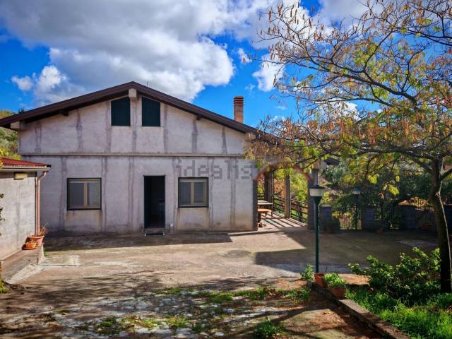 Casa in vendita a Santa Maria Di Licodia, Sicilia