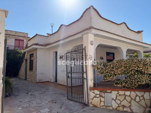 Casa in vendita a Carini, Sicilia