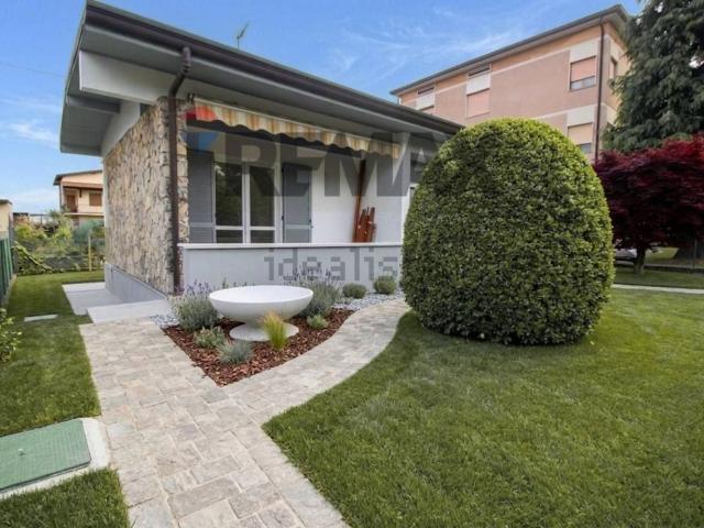 Casa in vendita a Ponte San Pietro, Lombardia