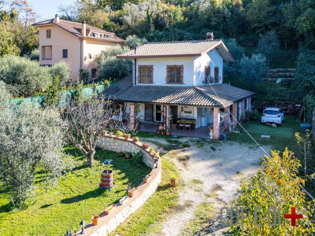 Casa in vendita a Campomaggiore, Fara Sabina