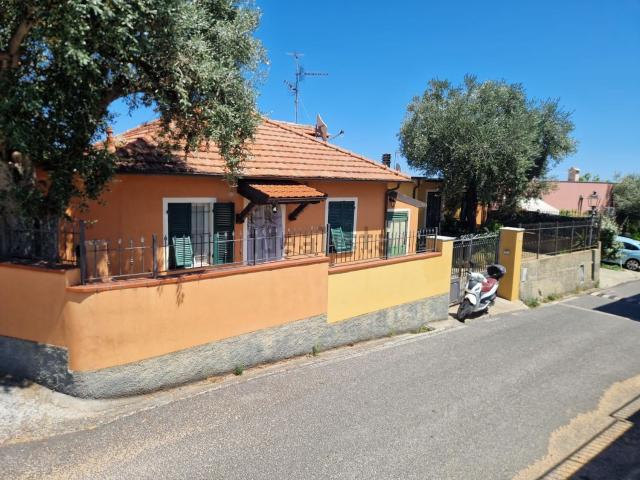 Casa in vendita a Albenga, Liguria